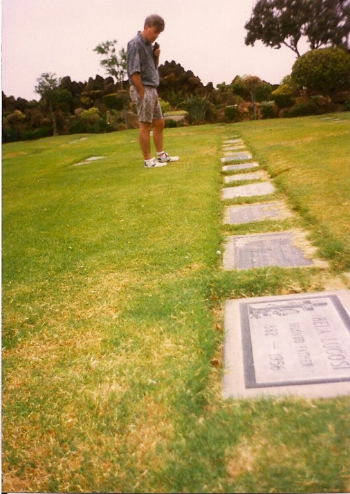 Holy Cross cemetery Los Angeles, Bing Crosby, Bela Lugosi